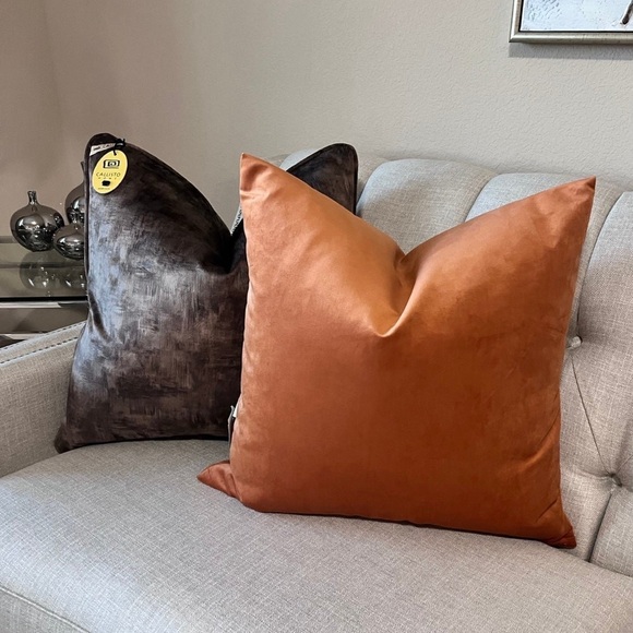 COPY - 1-NWT TGH TESSITURA VELVET DECORATIVE PILLOWS (Read description for deta… - Picture 6 of 15